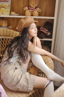 美女牛仔裤短裤高清图片